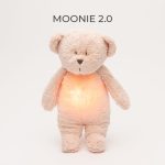 MOONIE 2.0 - THE ORGANIC HUMMING BEAR ROSE WITH LAMP