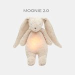 MOONIE 2.0 ORGANIC BUNNY –SAND– JUCARIE MUZICALA CU SUNETE ROZ SI LAMPA DE VEGHE