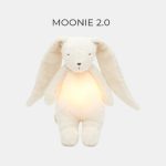 MOONIE 2.0 ORGANIC BUNNY –POLAR– JUCARIE MUZICALA CU SUNETE ROZ SI LAMPA DE VEGHE INCORPORATA