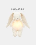 MOONIE 2.0 ORGANIC BUNNY –POLAR– JUCARIE MUZICALA CU SUNETE ROZ SI LAMPA DE VEGHE INCORPORATA