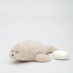 MOONIE SEAL SAND - ORGANIC HUMMING SEAL WITH A LAMP