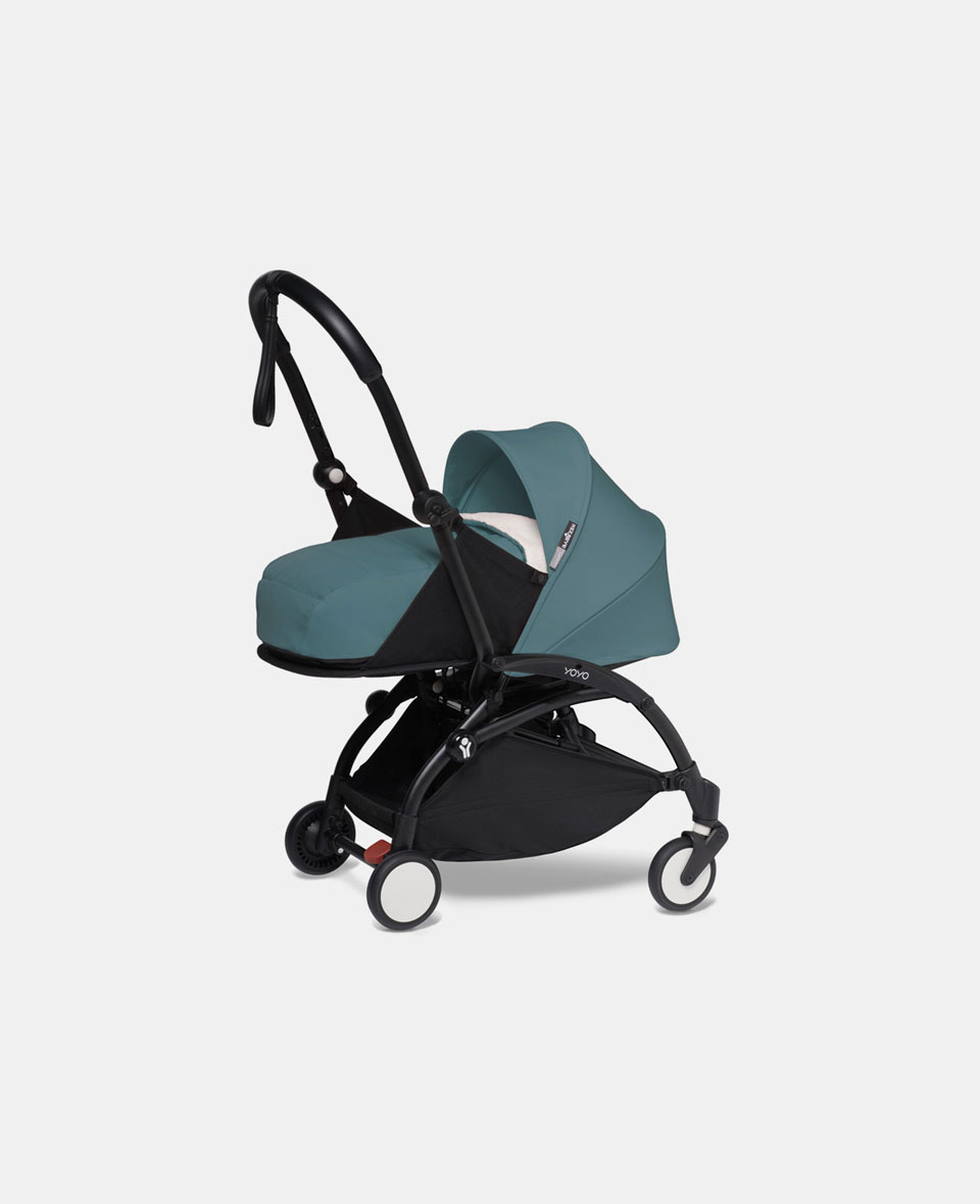 Babyzen_yoyo_0plus_aqua_01_main-1.jpg Cărucior Babyzen YOYO² pentru nou născuți cu cadru negru și pachet 0+ aqua - imagine 1