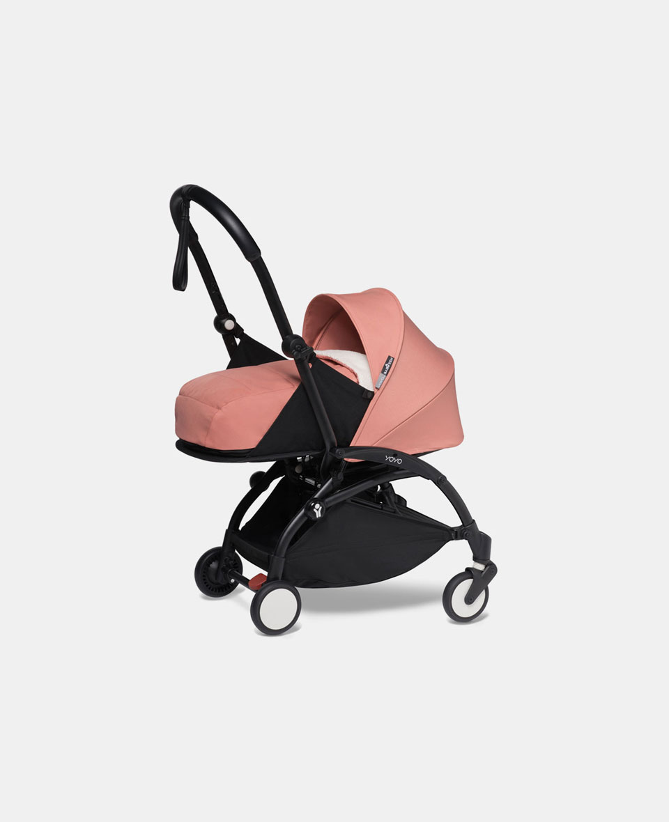 Babyzen_yoyo_0plus_ginger_01_main-1-1.jpg Cărucior Babyzen YOYO² pentru nou născuți cu cadru negru și pachet 0+ ginger - imagine 1