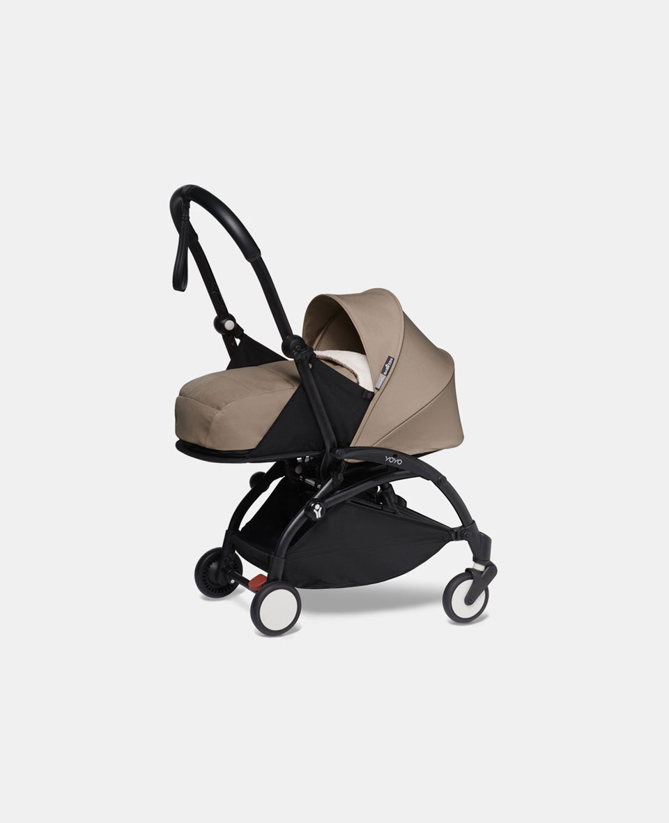 Babyzen_yoyo_0plus_taupe_01_main.jpg Cărucior Babyzen YOYO² pentru nou născuți cu cadru negru și pachet 0+ taupe - imagine 1