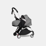 Cărucior Babyzen YOYO² pentru nou născuți cu cadru alb și pachet 0+ grey