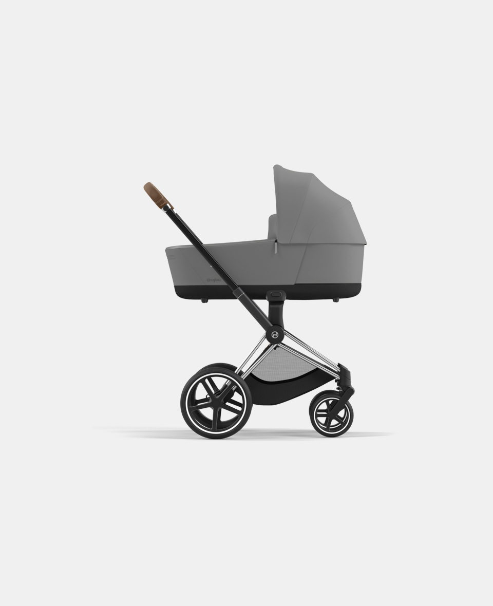 CYB_23_INT_y270_Priam_Cot_CHBR_MIGR.jpg Carucior Nou Nascut Priam: Cadru Carucior pentru Copii Priam Chrome Brown + Landou PRIAM Lux Mirage Grey Cybex Platinum - imagine 1