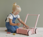 Premergător din lemn cu spațiu de depozitare și blocuri de construit Pink colecția Ocean Little Dutch - imagine 7