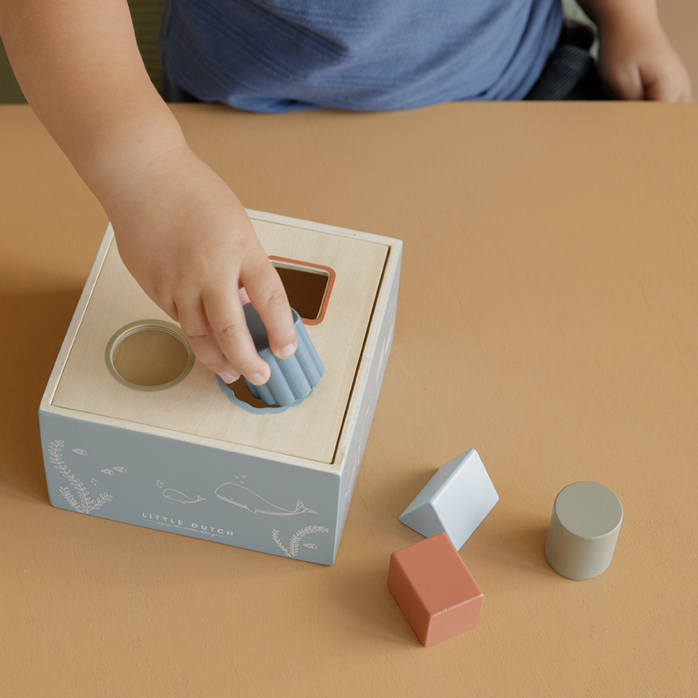 LD7023-Shape-Sorter-Blue-5.png Jucărie din lemn sortator colecția Ocean Little Dutch - imagine 1