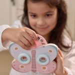 Dispozitiv din lemn cu discuri cu imagini in forma de fluture – Fairy Garden – Little Dutch - imagine 6